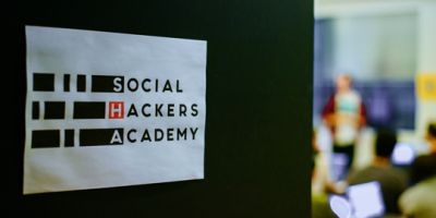 Social Hackers Academy: Μια σχολή προγραμματισμού που προσφέρει δωρεάν εκπαίδευση προσφύγων και ανέργων