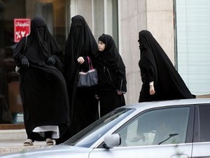 saudi_women_6273b.jpg